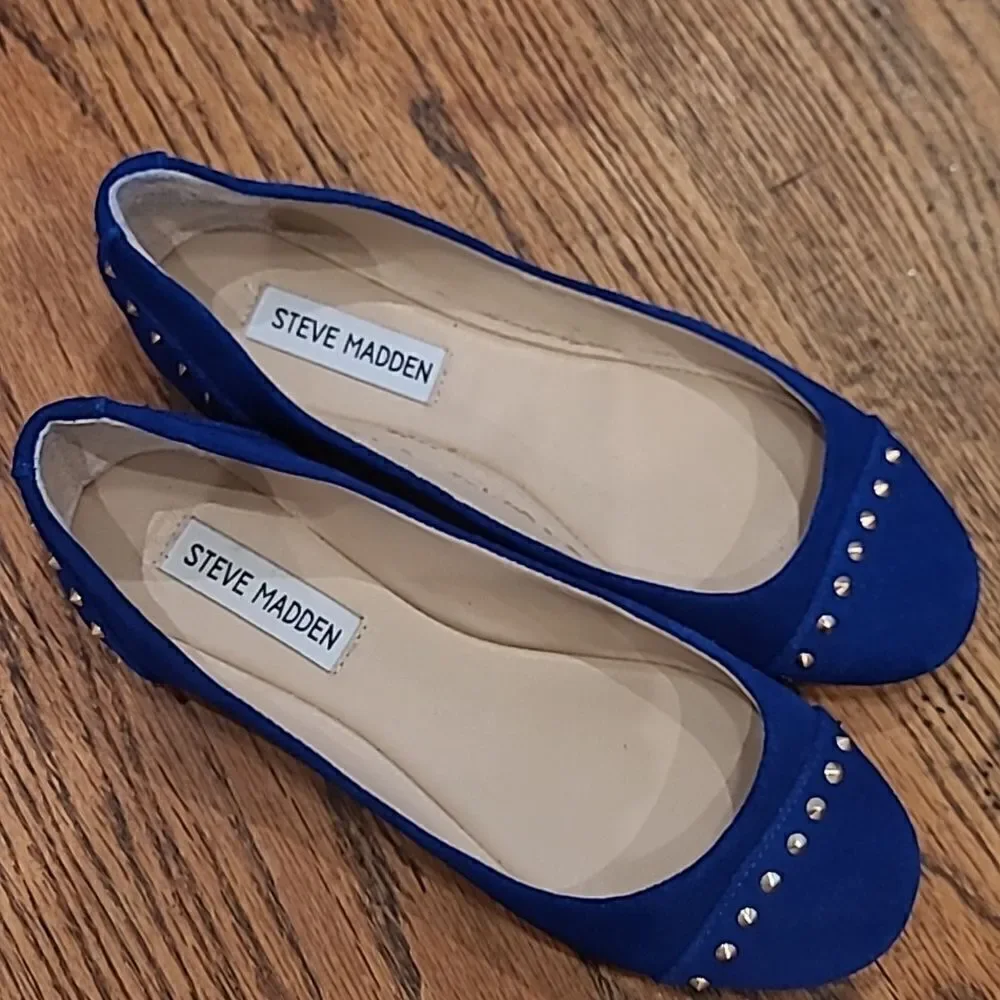 Steve Madden sz 6 ladies flats, slippers, shoes